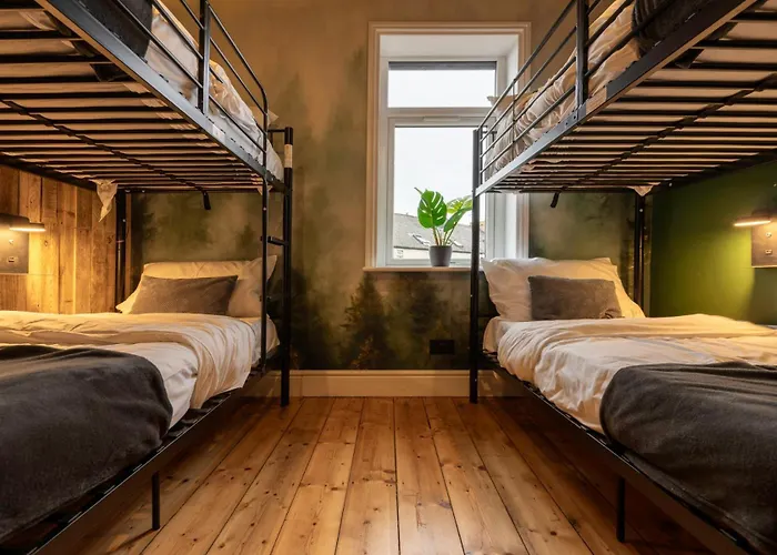 Large Home In Cardiff\'S City Center - 14 Beds