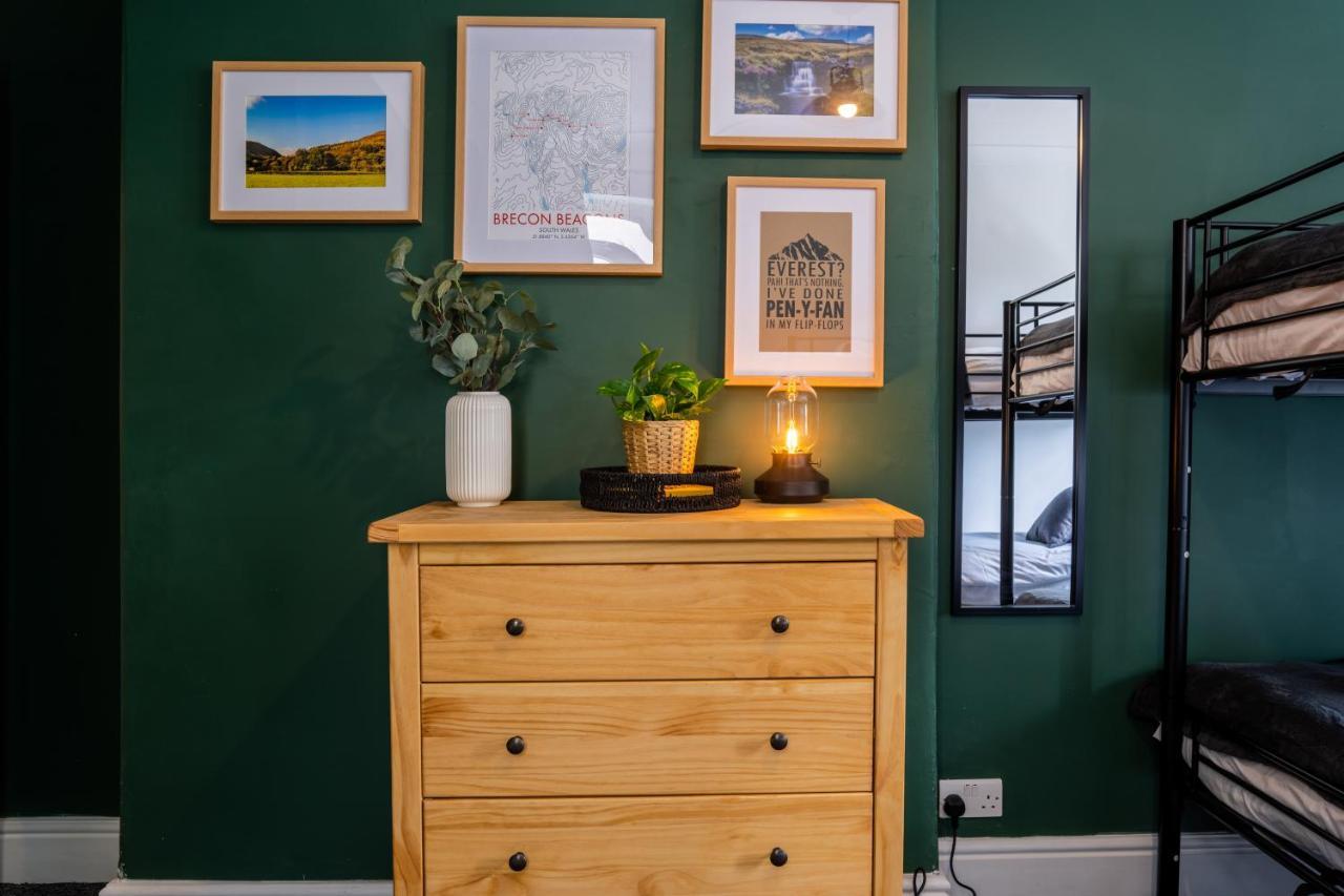 Large In Cardiff's Center - 14 Beds Holiday home Cardiff