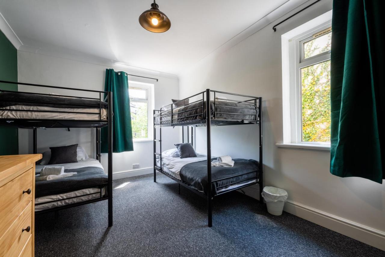 Large In Cardiff's Center - 14 Beds