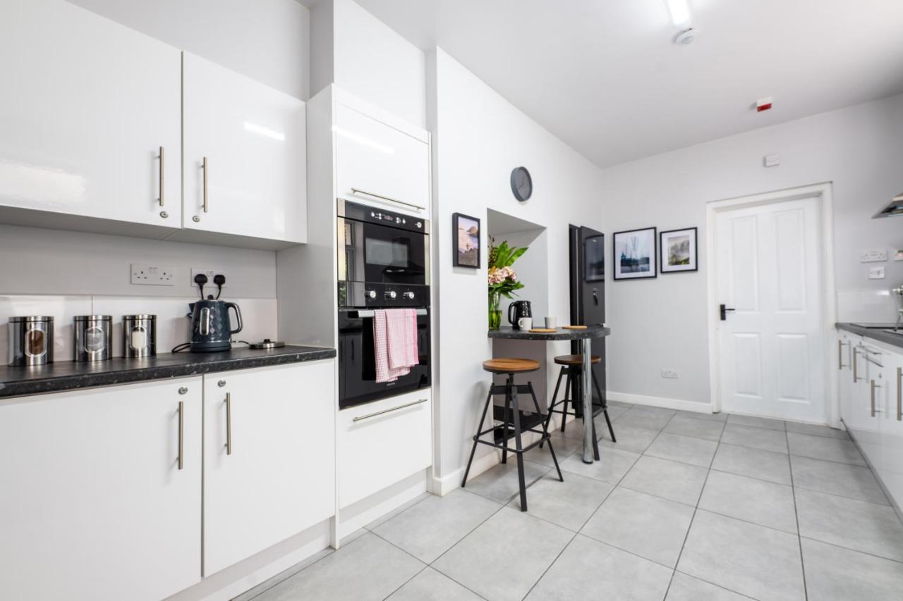 Large In Cardiff's Center - 14 Beds Holiday home *