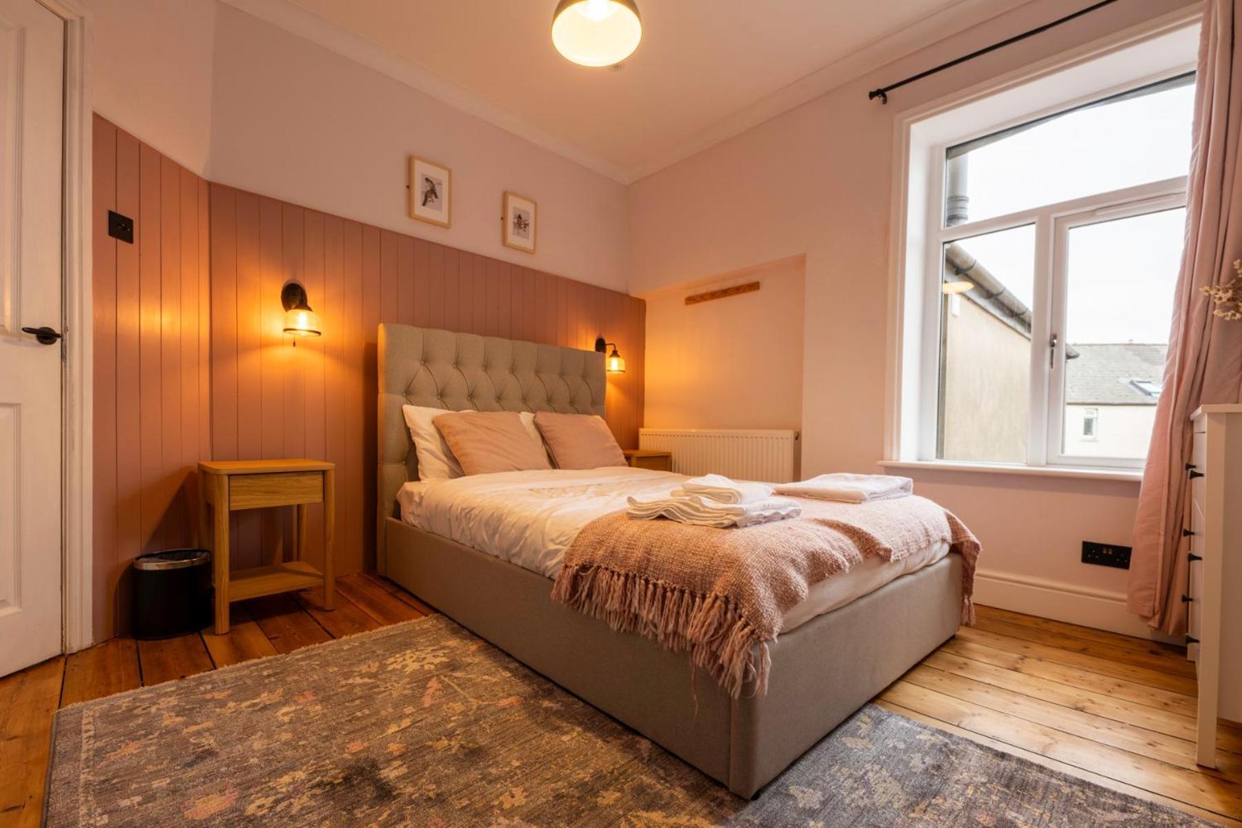 Large In Cardiff's Center - 14 Beds Holiday home
