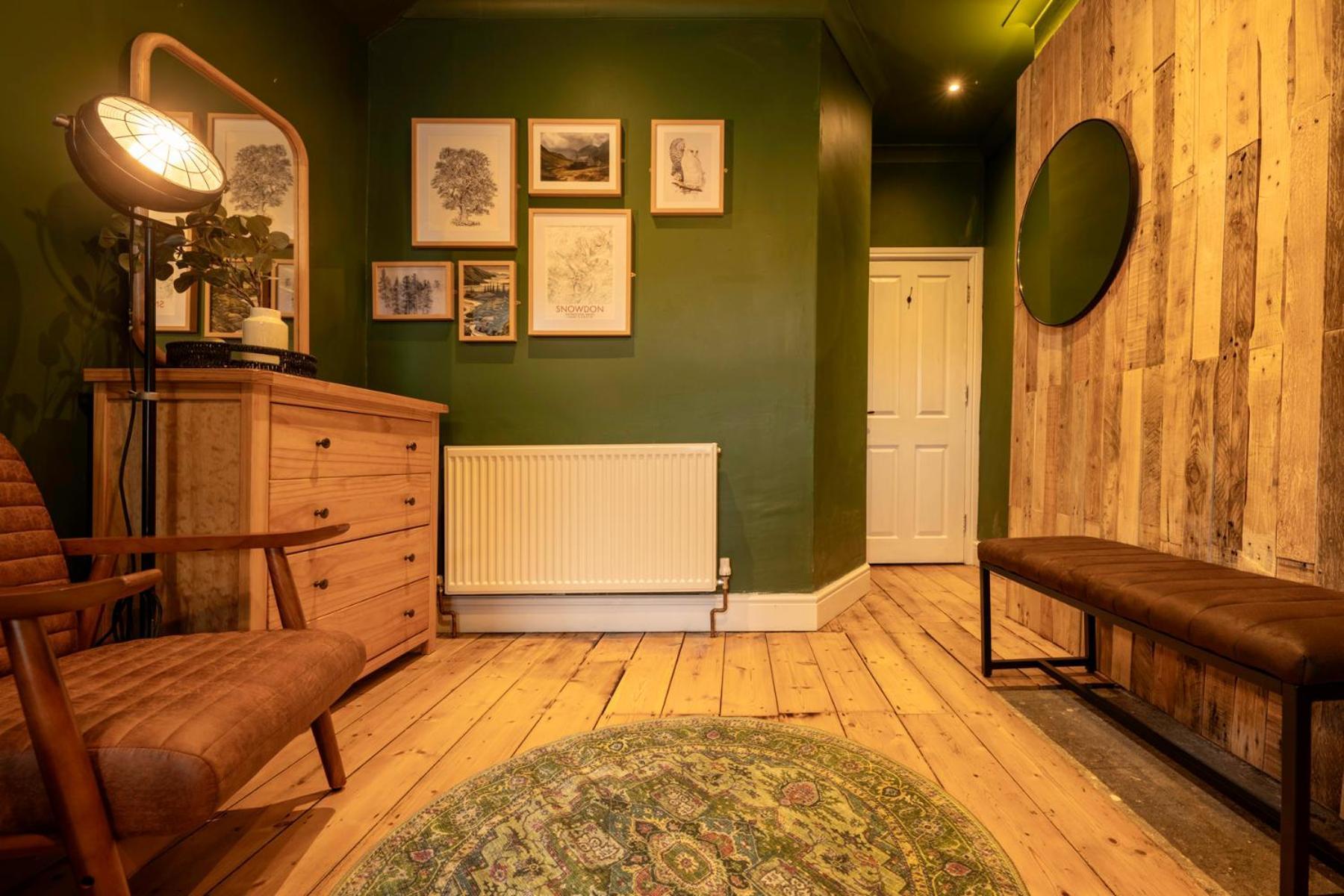 Large In Cardiff's Center - 14 Beds * Cardiff