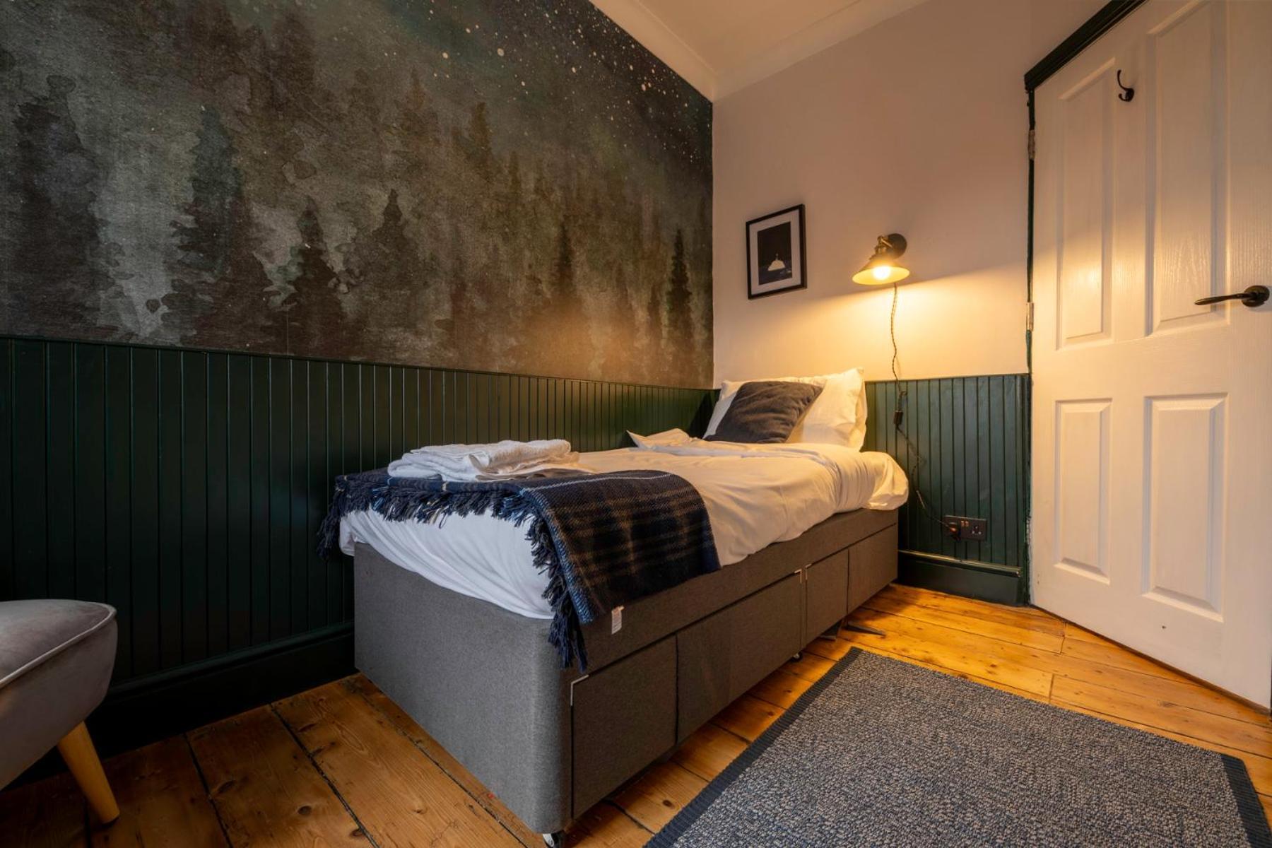 Large In Cardiff's Center - 14 Beds *