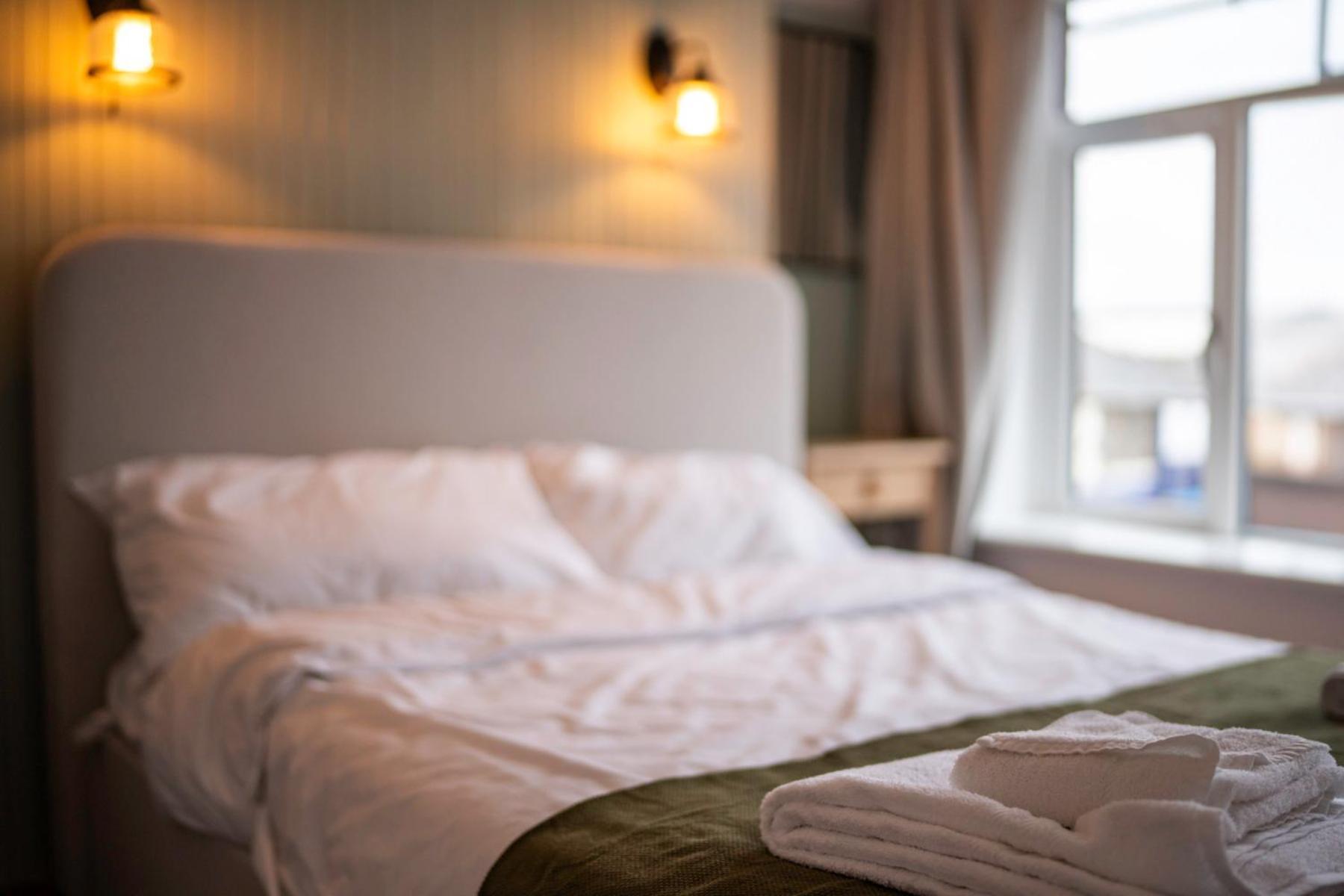 Large In Cardiff's Center - 14 Beds